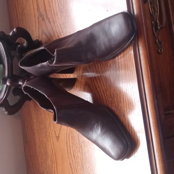 Apostrophe ankle boot heels. - Picture 3 of 5